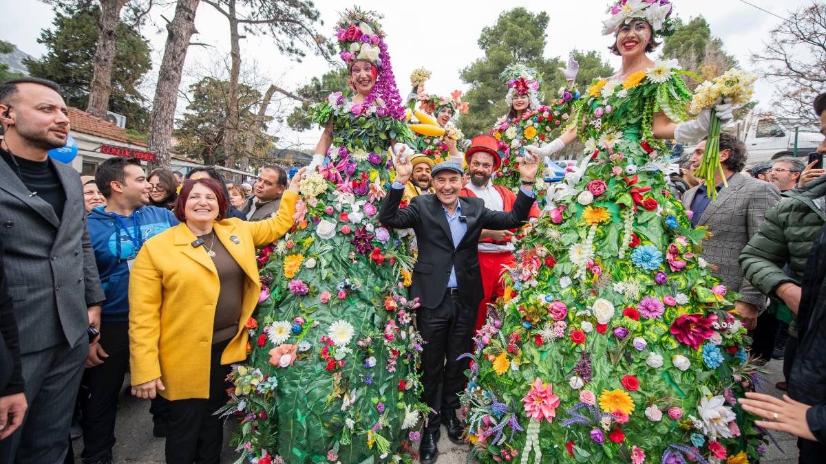 Karaburun'un mis kokulu festivali 6. kez başladı