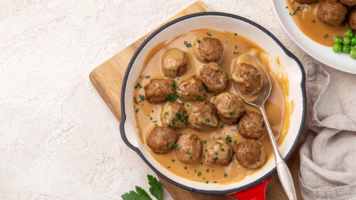 İkea'nın meşhur İsveç köftesi tarifi: Köfteci Ramiz'de bile bu lezzet yok, yanına ne yapsanız yakışıyor