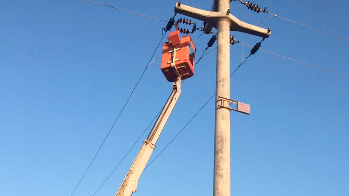 Denizli'de feci olay: Elektrik direğinden düşen işçi hayatını kaybetti