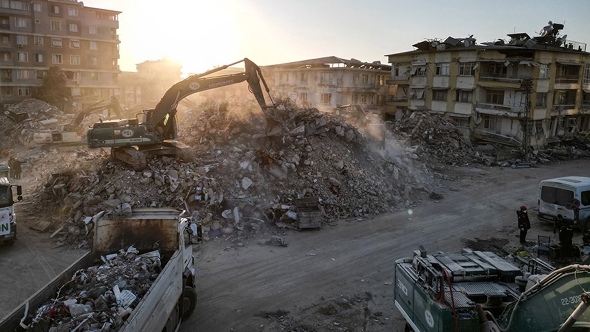Depremzedelerin ev çilesi: Konutların boşaltılması için bir günlük süre verildi
