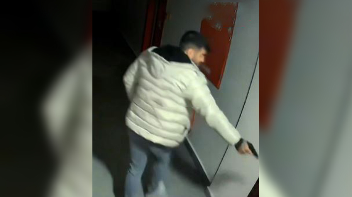 İş insanına evinde silahlı saldırı! Eşi ve çocuğunun gözü önünde vuruldu