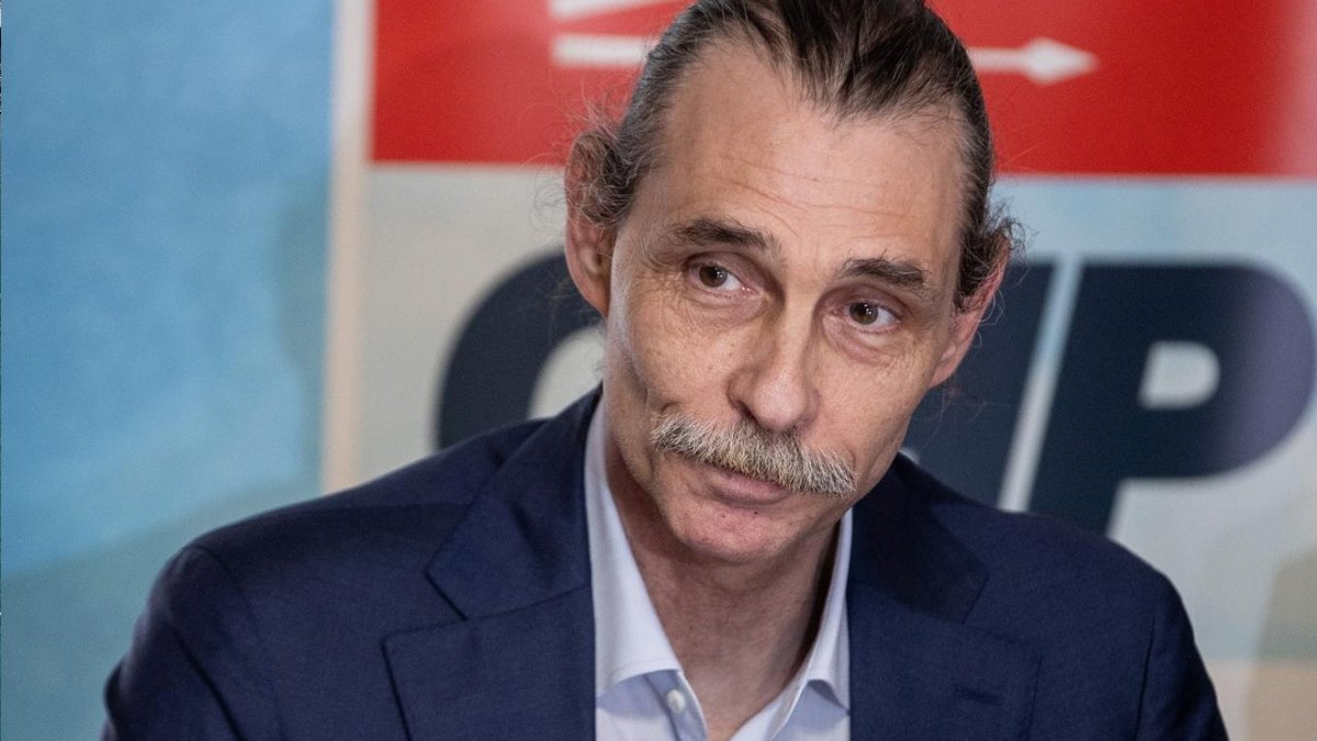 Erdal Beşikçioğlu Devlet Tiyatroları'ndan neden istifa ettiğini anlattı: Recep Bey'in bir konuşması vardı...