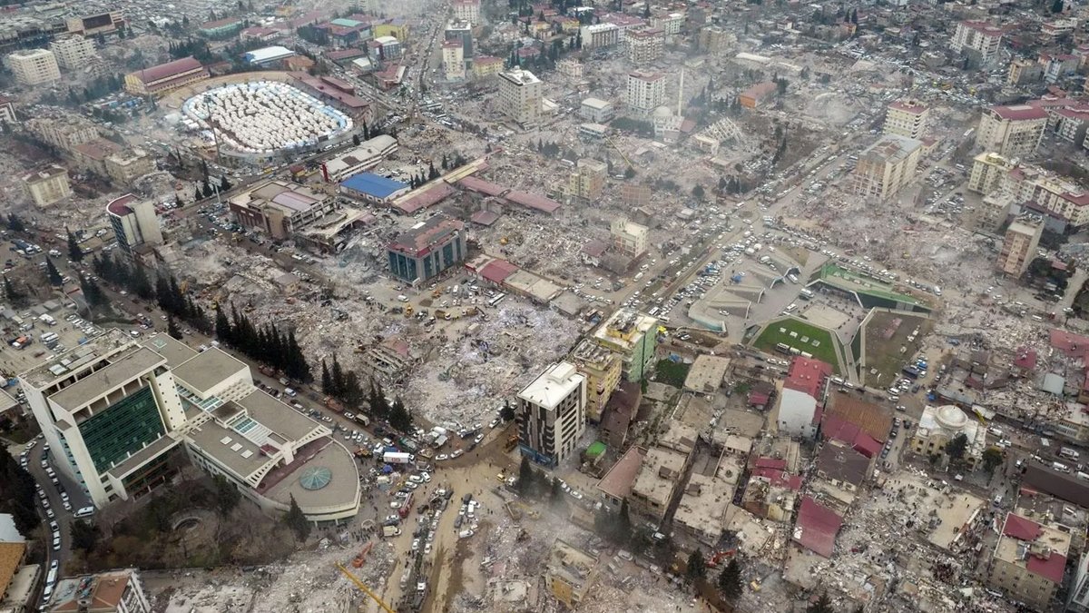 Depremde yakınları kaybolan ailelerin isyanı: Bizi bir kemiğe muhtaç ettiniz
