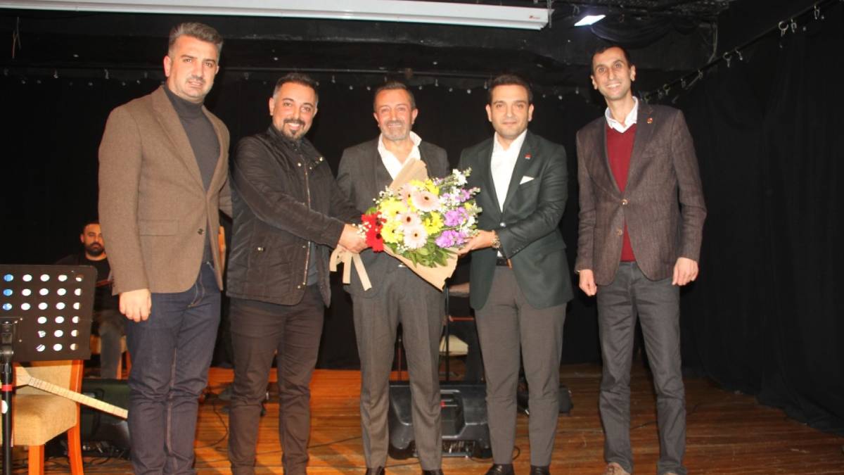 Cemal Kaya türküleriyle Kartal’ı mest etti