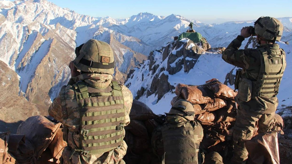 Taciz ateşi açan 14 terörist etkisiz