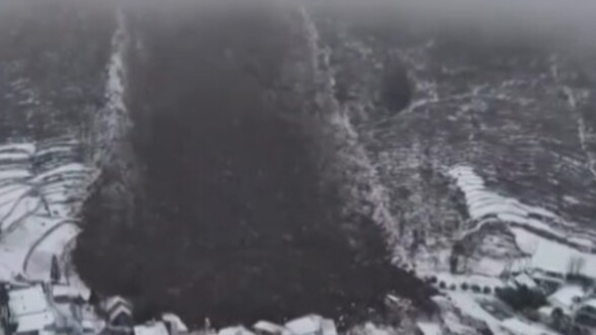 Çin'de heyelan: Yaklaşık 50 kişi toprak altında