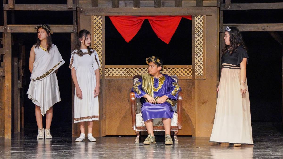 Gaziemir’in çocukları tiyatro sahnesinde büyüyor