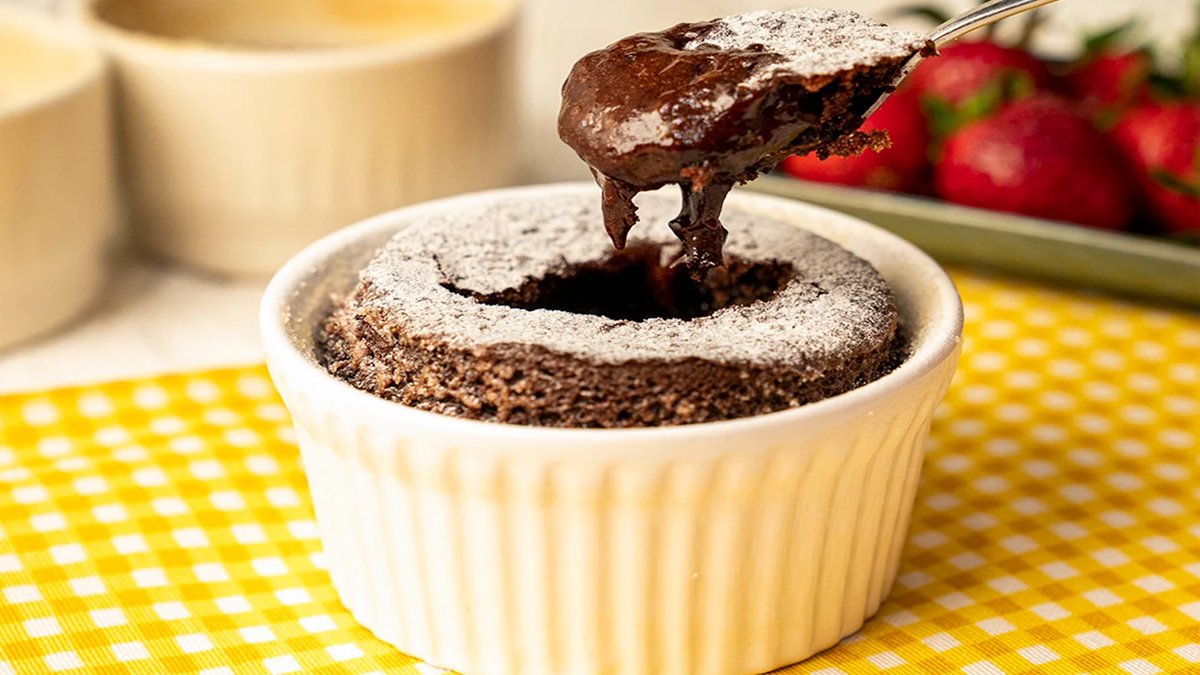 İyi ki aldım diyeceksiniz! Airfryer'da içinizi ısıtacak sufle tarifi: Böyle kıvamında sufle yemediniz