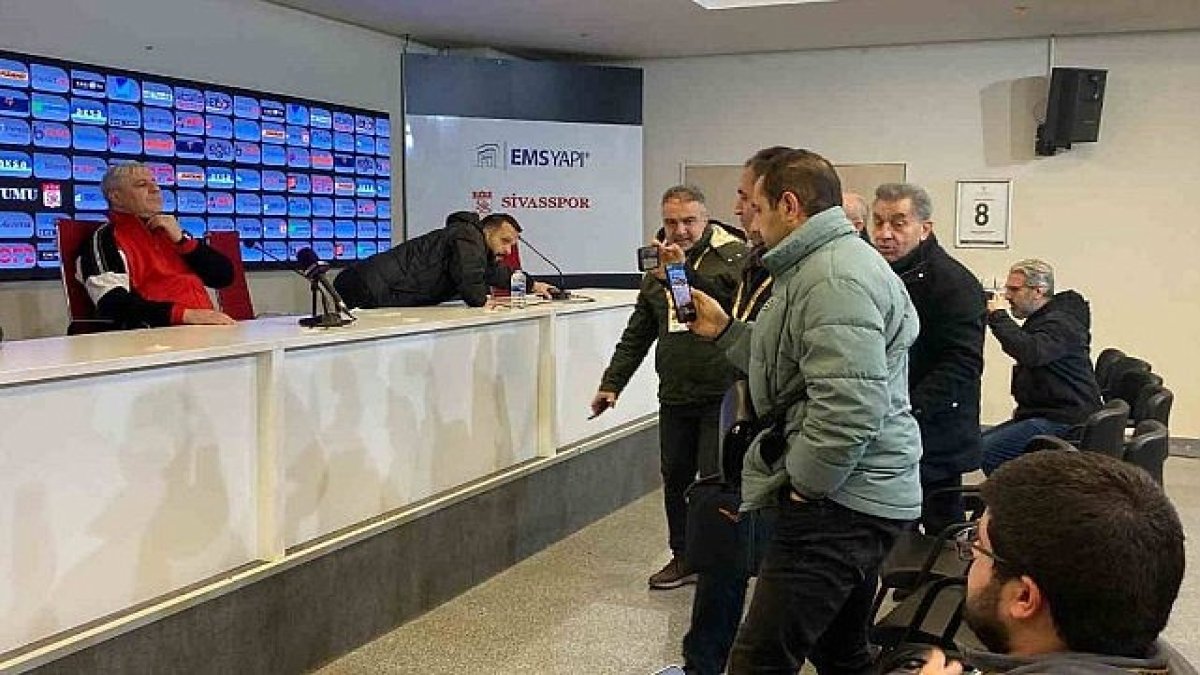 Gaziantep FK teknik direktörü Sumudica'ya tepki! Basın mensupları toplantıyı terk etti