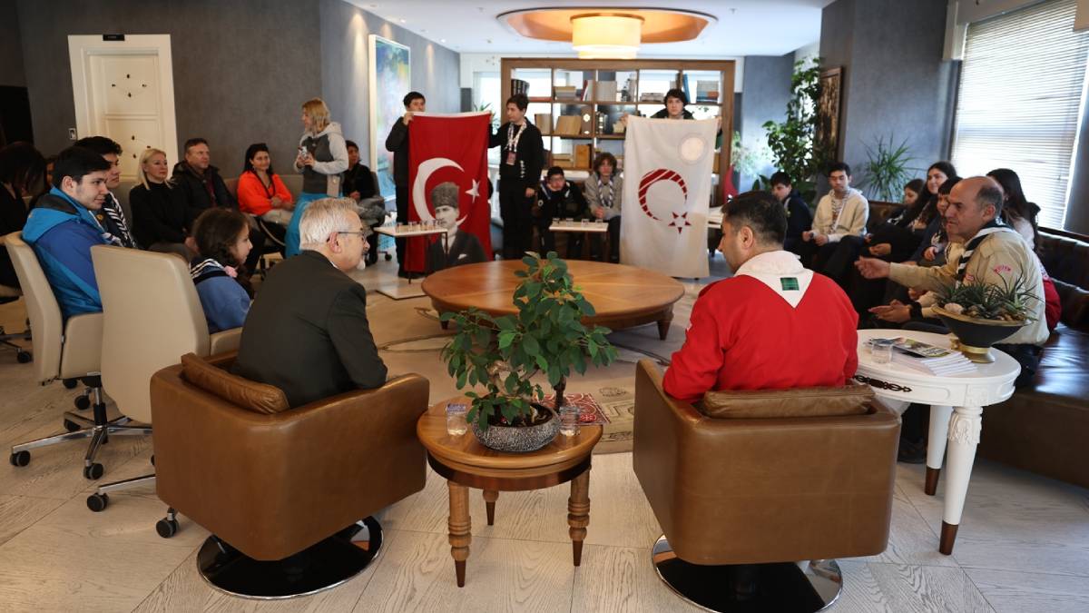 Başkan Erdem ve gençlerin sıcak buluşması