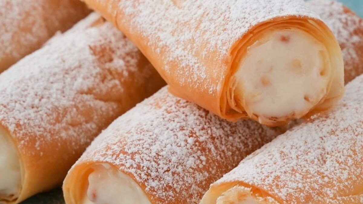 Çat kapı gelenin bu tarifle damağı çatlayacak! Sadece 3 malzemeyle muzlu çikolatalı rulo tarifi