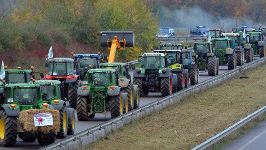 Fransa'daki protestoda çiftçilerin arasına daldı: 1 kadın öldü