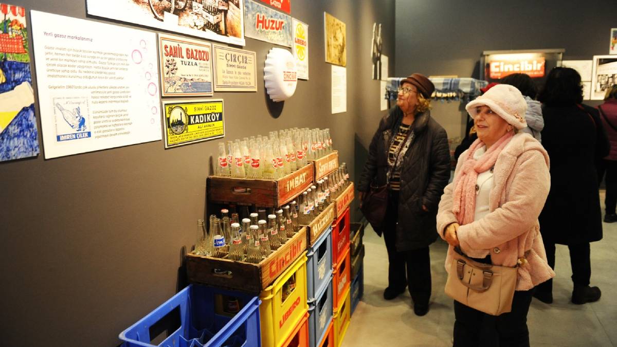 Karşıyaka Belediyesinin “Gazozuna var mısın?” sergisi ziyarete açıldı