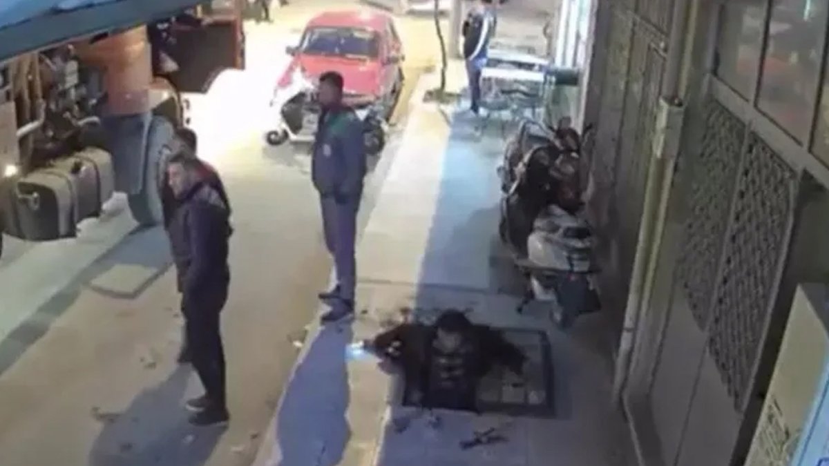 Telefona bakarken açık rögara düştü