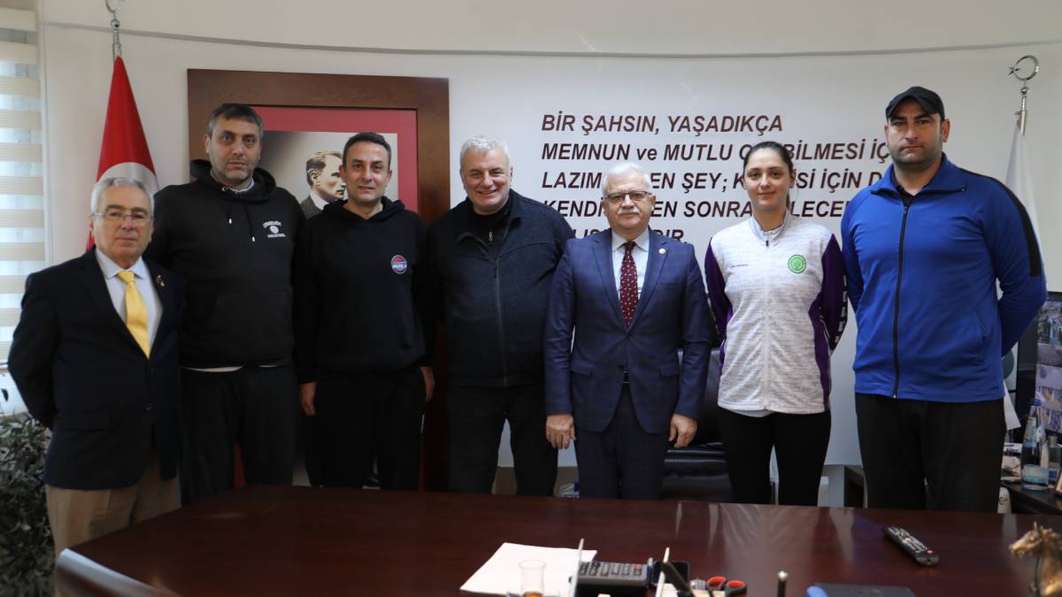 Burhaniye Belediyesi 2.Voleybol Turnuvası katılımcılarından Başkan Deveciler'e ziyaret