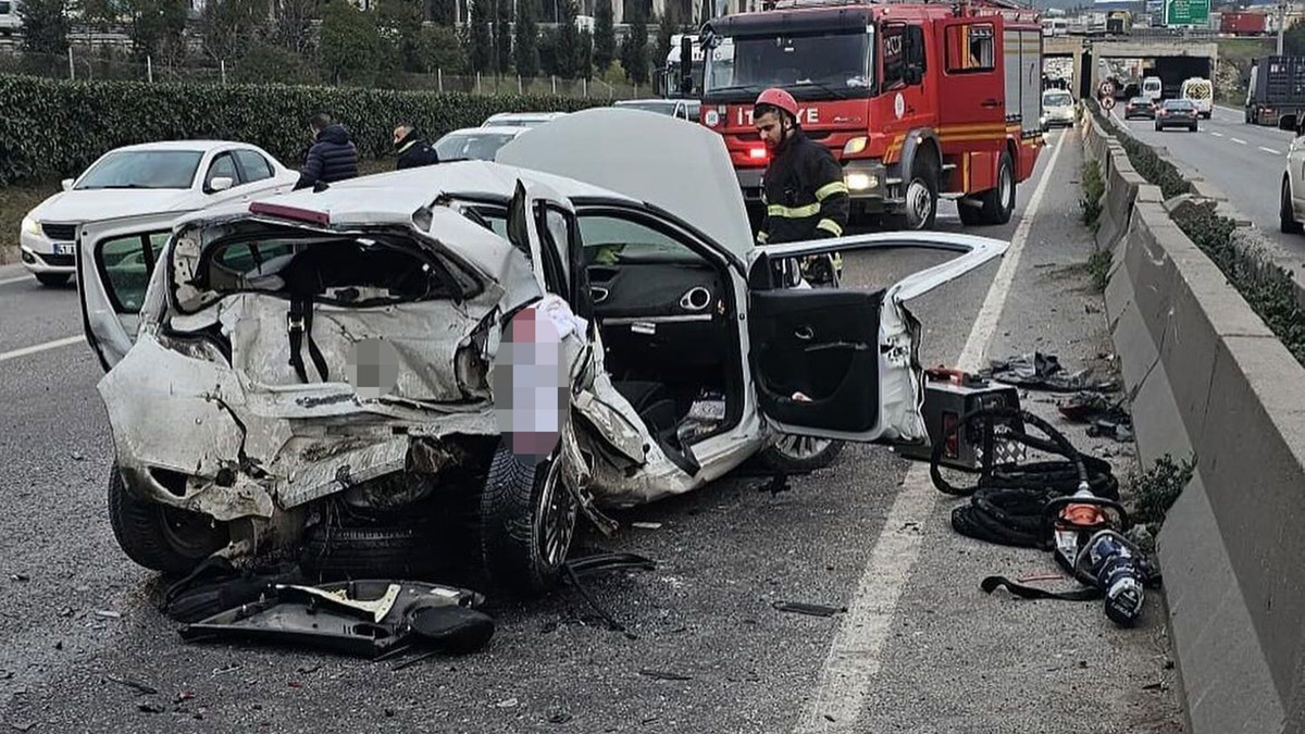 Kocaeli'de 4 araç birbirine girdi! 1 ölü, 1 yaralı