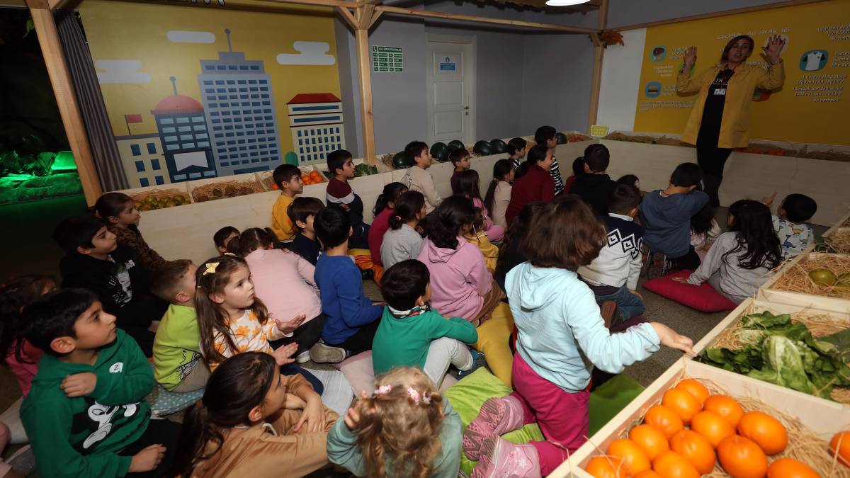 Evrensel Değerler Çoçuk Müzesi’nden miniklere karne hediyesi