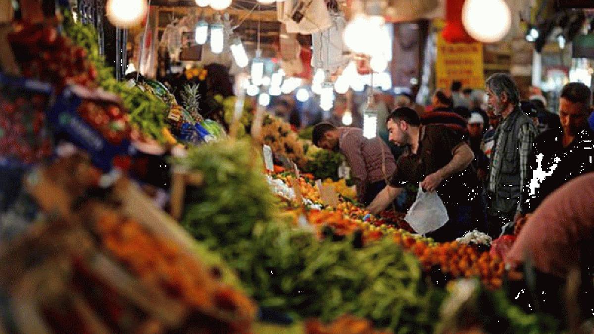 Marketlerden sonra pazar fiyatları da cep yakıyor! Sarımsağın kilosu 130, biberin 50 TL: Pazar fiyatları kara kara düşündürüyor