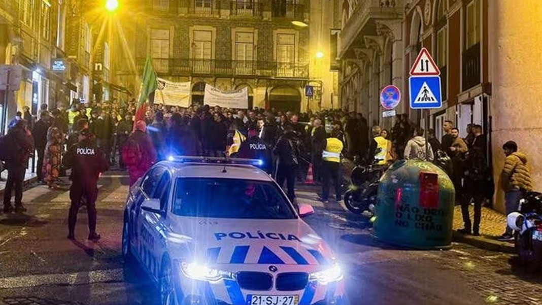 Portekiz polisi maaşlarını protesto etti