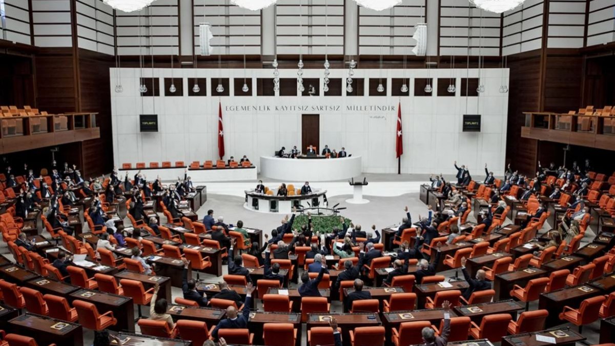 Emekliye ek zam Meclis'te kabul edildi