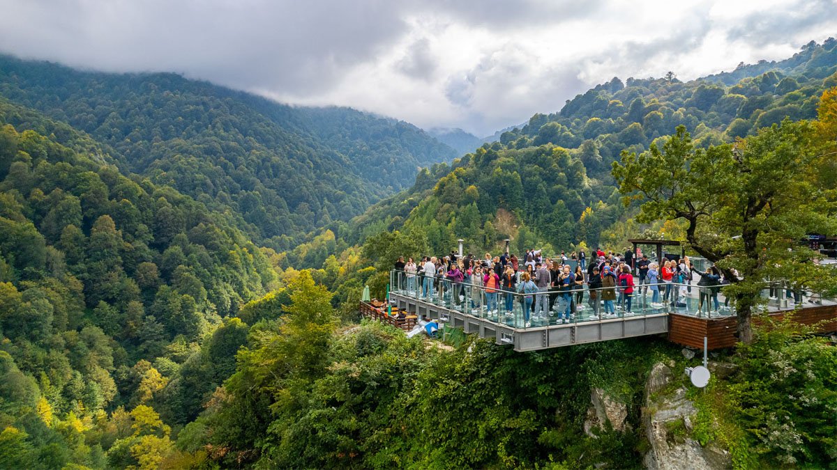 Buraya çıkmak yürek ister! İstanbulluların çoğu burayı yeni öğreniyor: Metrelerce yukarıda cam teras manzarasıyla mest edecek