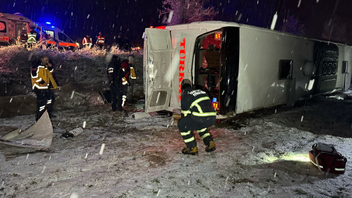 Kastamonu'da yolcu otobüsü devrildi: Ölü ve yaralılar var