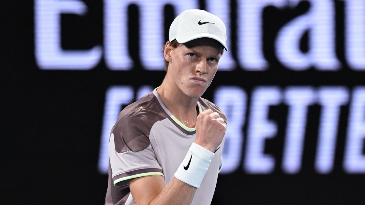 Dünya birincisi Djokovic'i eleyen Sinner finalde