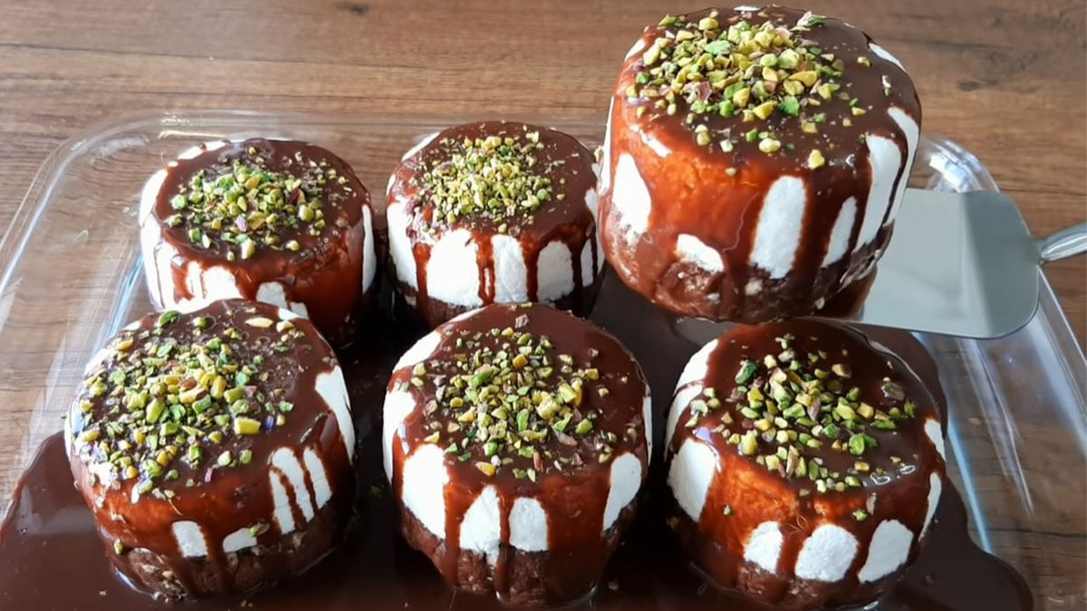 Malzemesi ve zamanı az olana şipşak tatlı tarifi! 10 dakikada hazır oluyor, yapıldığı gibi bitiyor