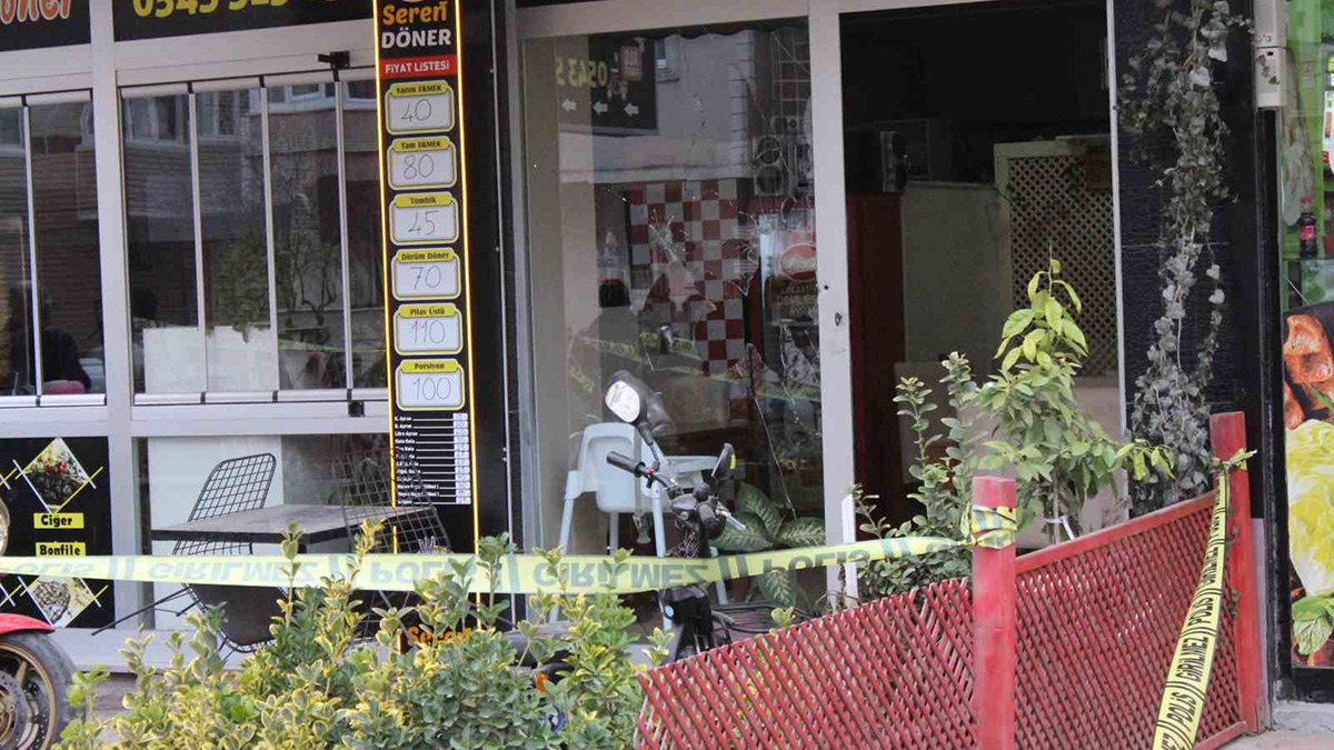 Yemek siparişleri gelmeyince dönerciye pompalı tüfekle saldırdılar
