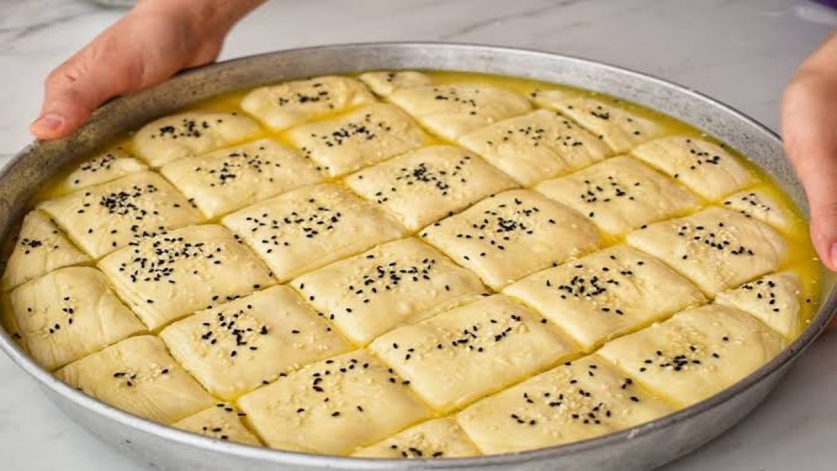 Masaya oturan 10 dilim yemeden kalmıyor! Börek değil resmen Halil İbrahim Sofrası, mutlaka deneyin