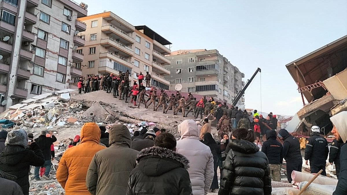 Depremde 52 kişiye mezar olan Reyyan Apartmanı'nın müteahhidi konuştu: 'Kaçak kat binanın statik sistemini bozdu'