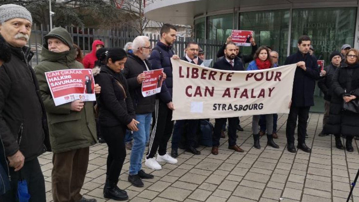 AHİM önünde Can Atalay protestosu: Hukuk düzeni alaşağı edilmek isteniyor