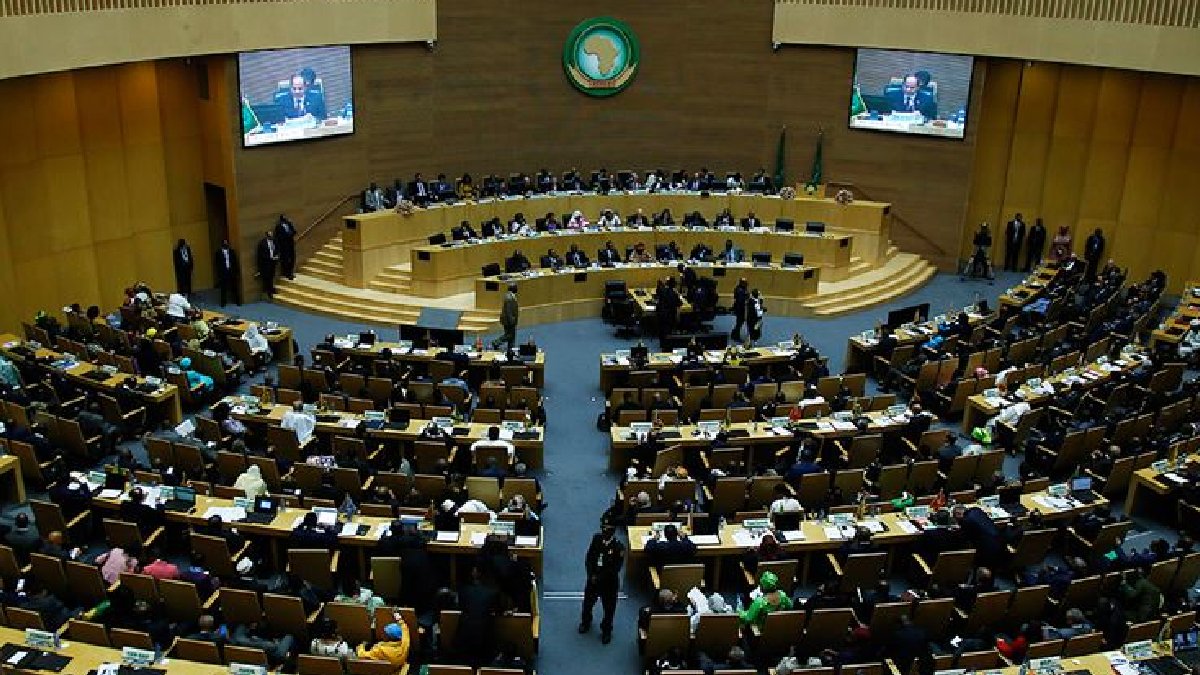 Afrika Birliği, UAD'nin soykırım yargılamasından memnun