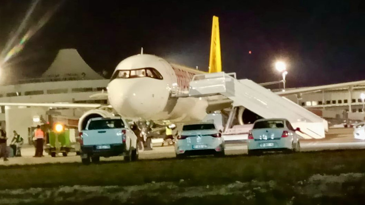 Sabiha Gökçen-Riyad seferini yapan uçak Antalya'ya acil iniş yaptı
