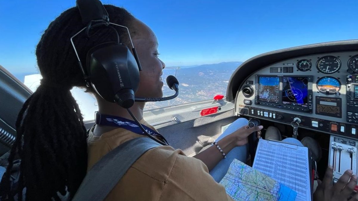Türkiye'de eğitimini tamamladı! Ruanda’nın en genç kadın pilotu ünvanına erişti