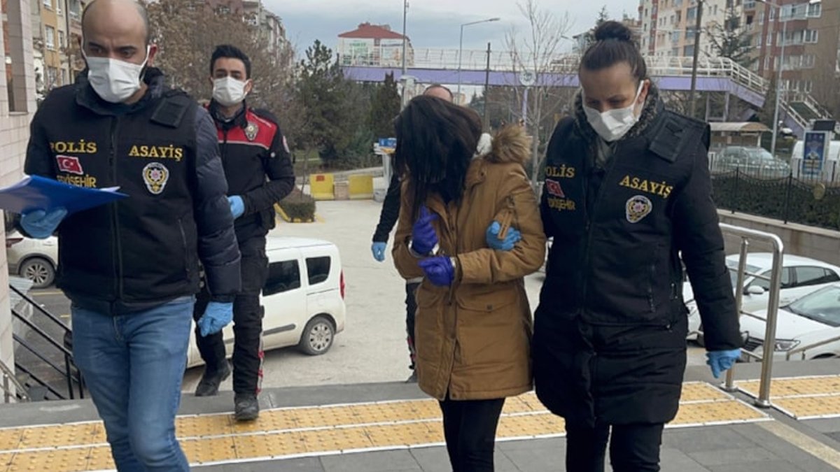 Halasını bıçaklayarak öldürdü