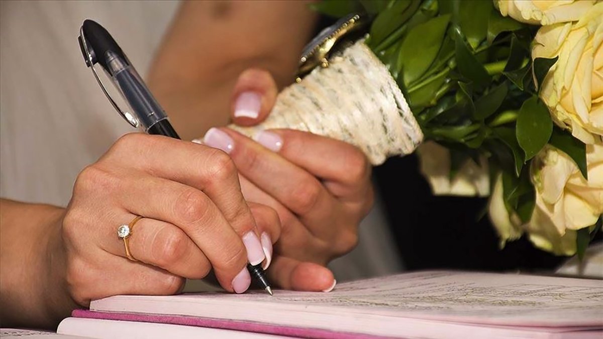 AYM'nin tarihi kararı yürürlükte: Artık erkeğin soyadını taşımak şart değil