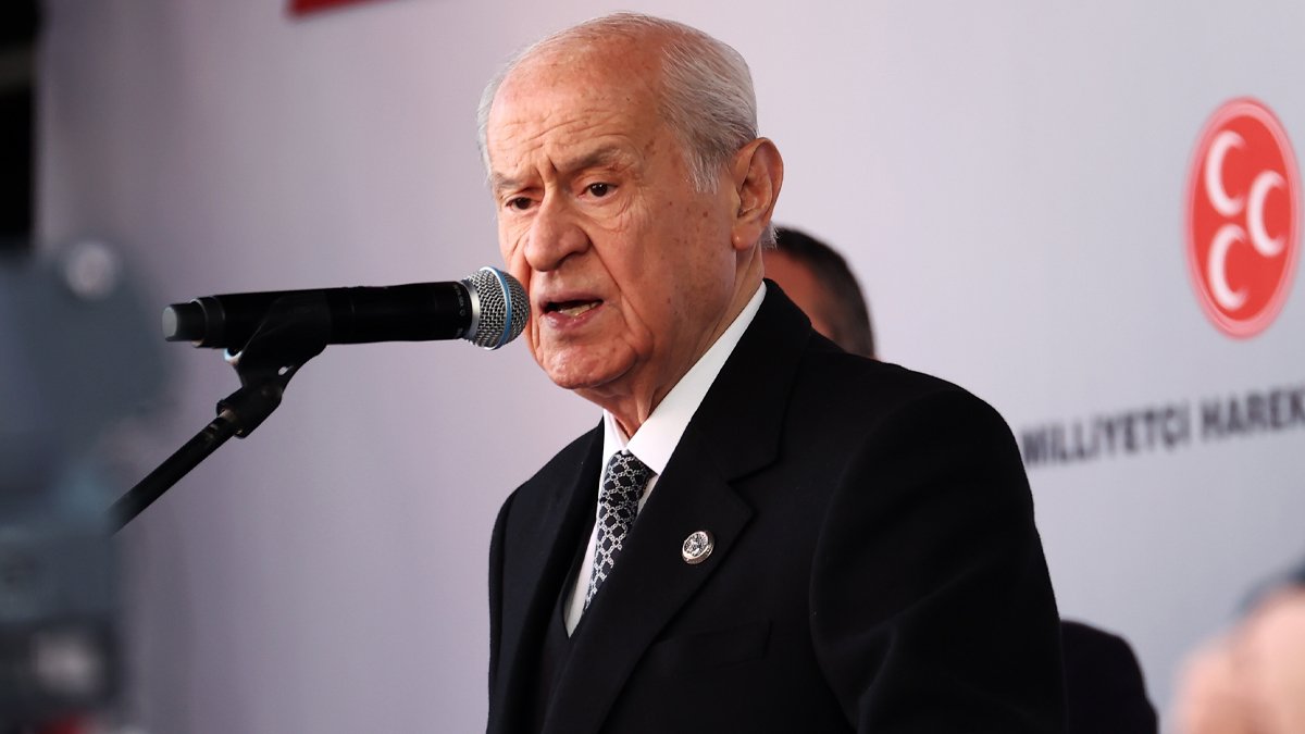 Bahçeli sahaya indi: Mersin'i Cumhurbaşkanımıza hediye edecek misiniz?