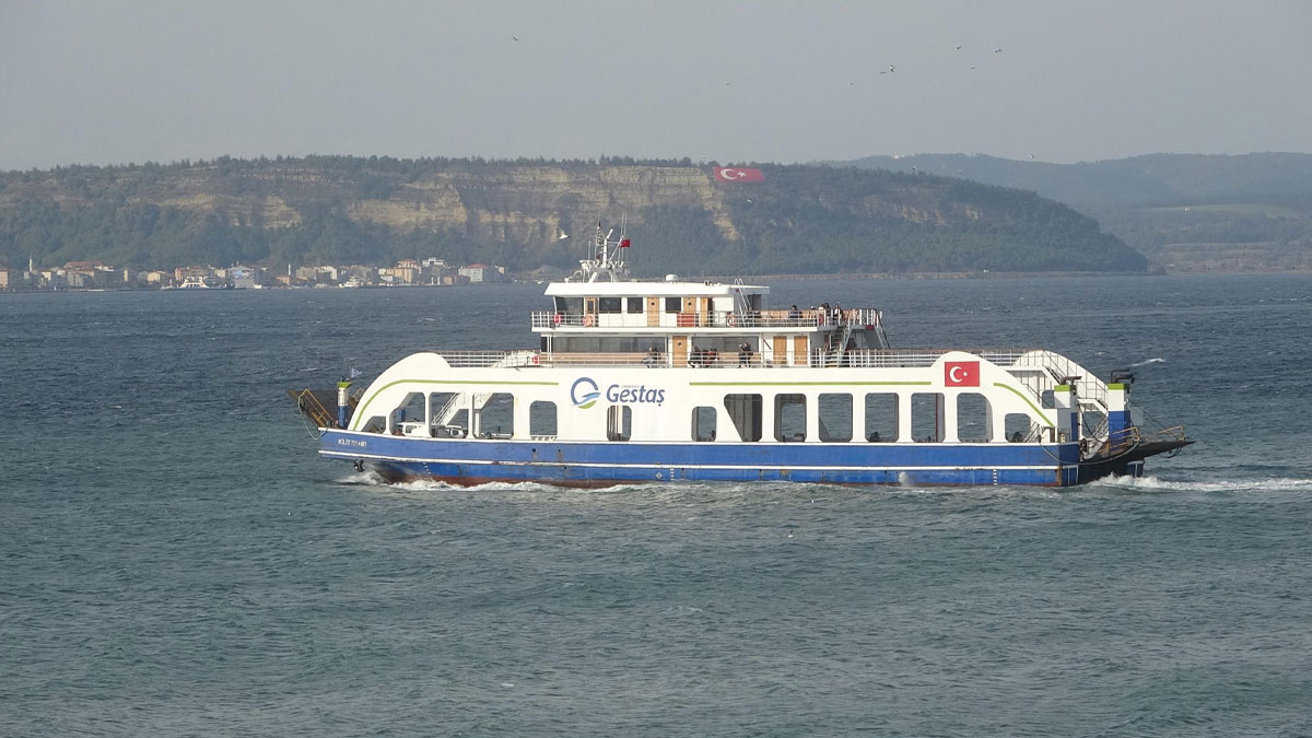 Çanakkale'de feribot seferlerine fırtına engeli