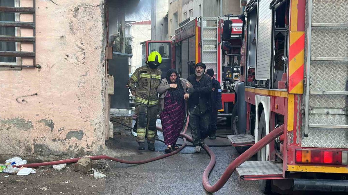 Bursa’da korkutan yangın: 2’si çocuk 4 kişi son anda kurtuldu