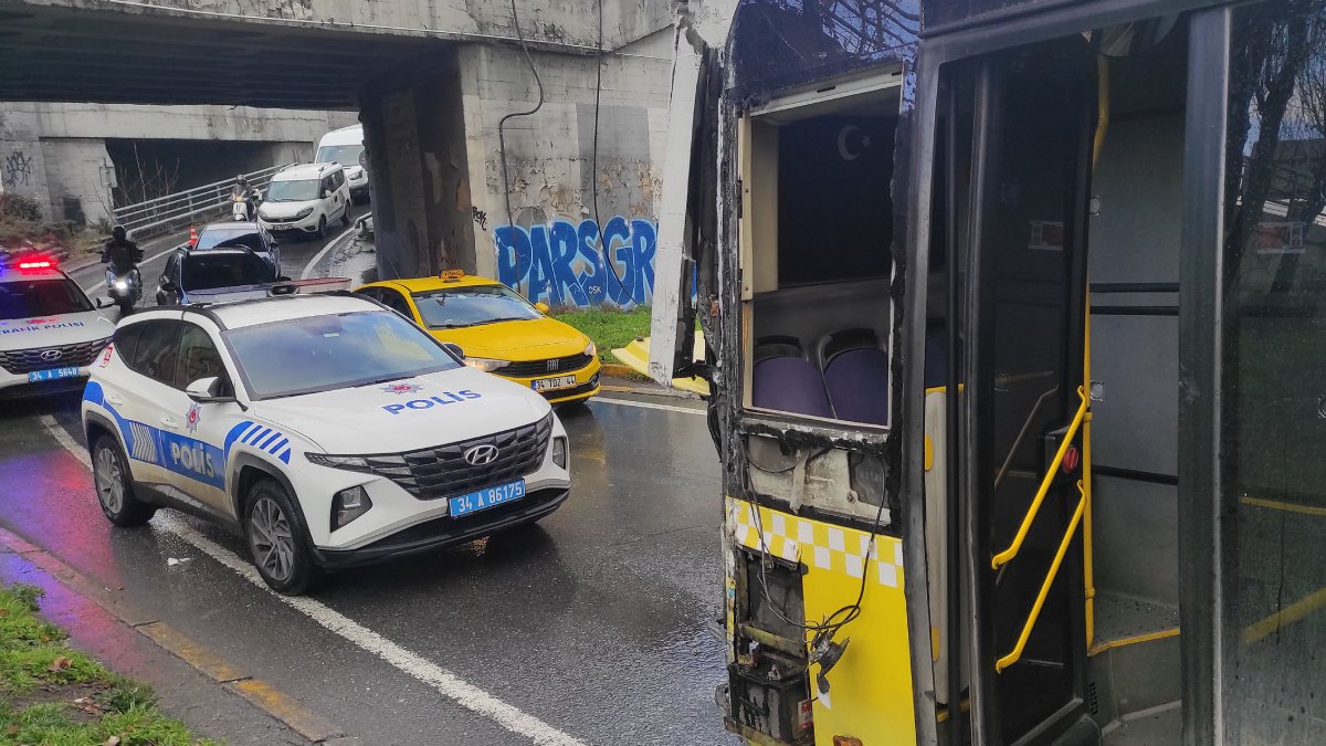 Beyoğlu'nda otobüs duvara çarptı: Yaralılar var