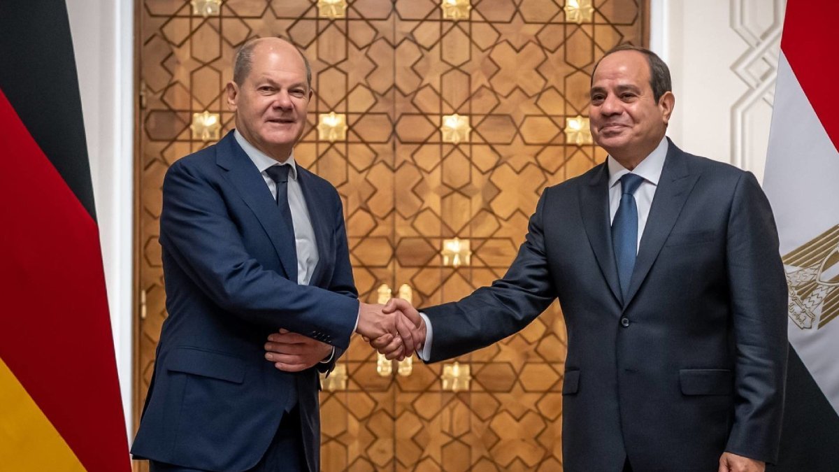 Scholz ve Sisi telefonda görüştü