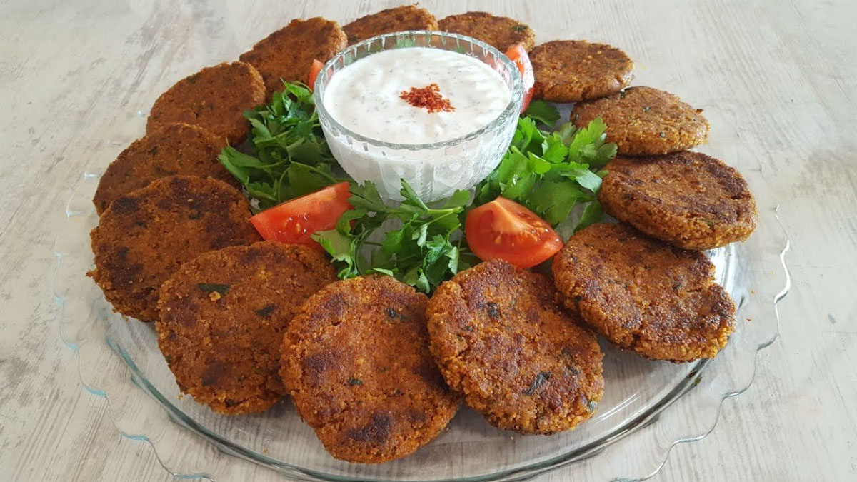Bulgur ve patates buluşuyor ortaya harika bir yemek çıkıyor! İşte içli köfte lezzetinde patatesli bulgurlu köfte tarifi