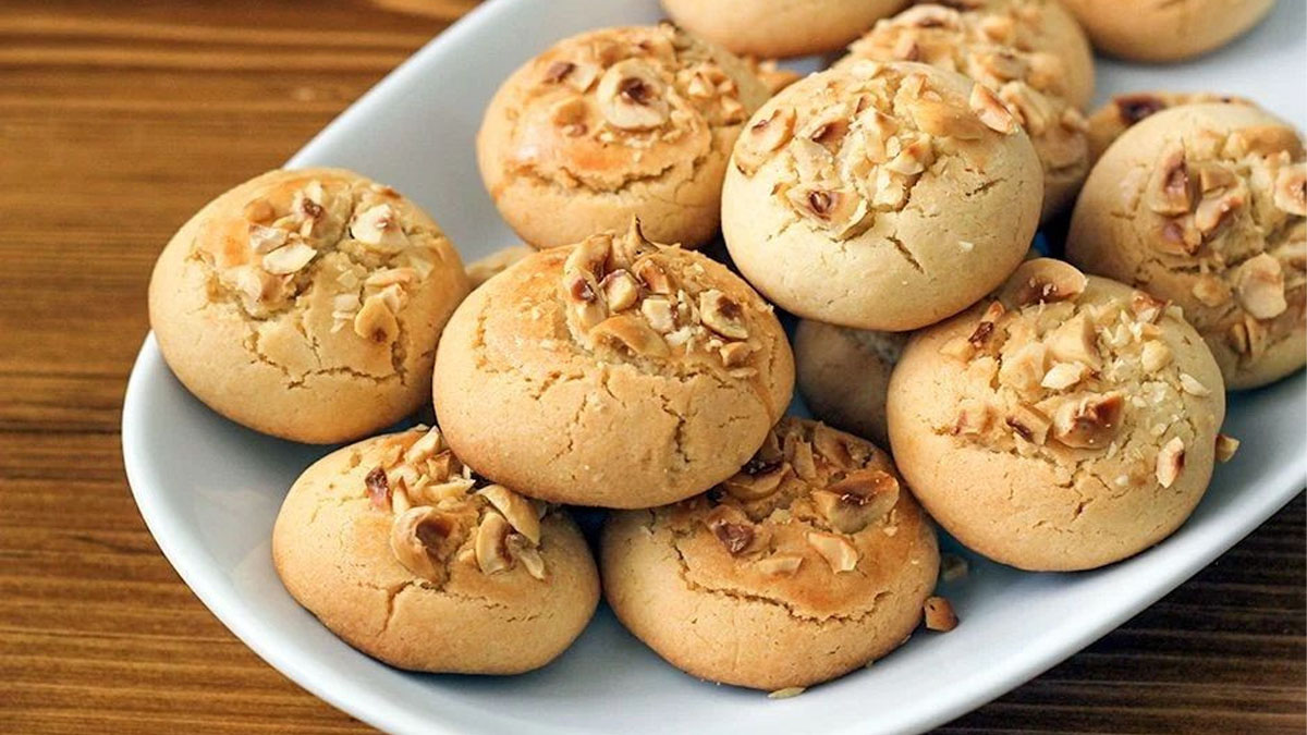 Bu kurabiye durdukça güzelleşiyor! Karşınızda yumuşacık sütlü cevizli kurabiye: Malzemeleri ise sıvı yağ, süt, un...