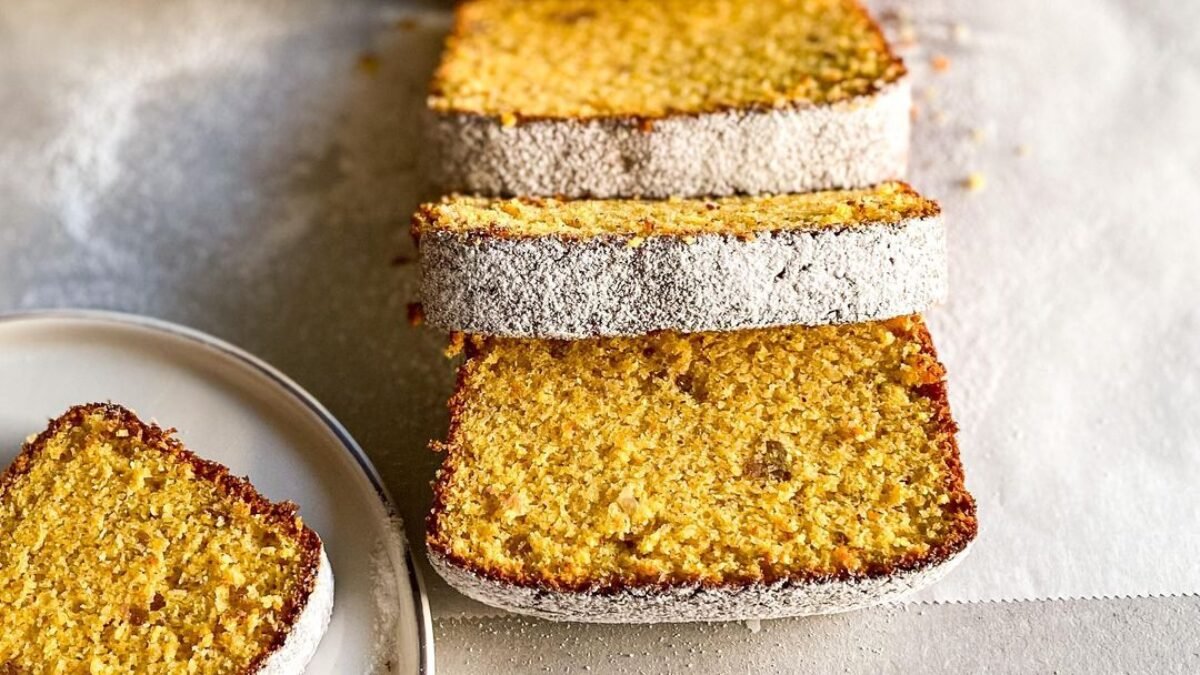 Bunu bilmeyen kek yapıyorum demesin! 2 kaşık hamuruna ekleyince günlerce bayatlamıyor, pofuduk oluyor