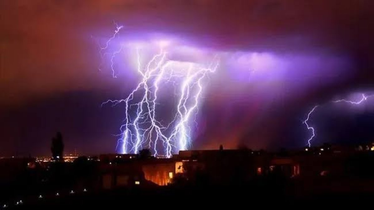 THY uçağına havada yıldırım çarptı! Korku filmlerinde olmaz