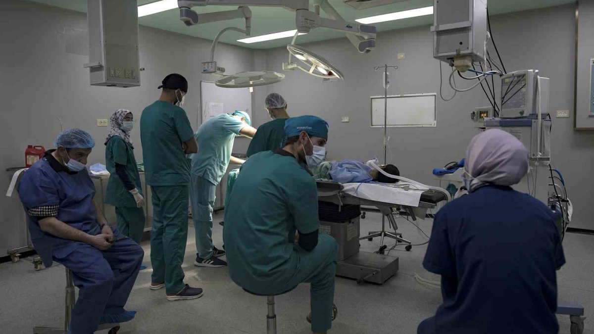 Gazze’deki El Amal Hastanesi’nde oksijenin tükenmesi nedeniyle ameliyatlar durdu