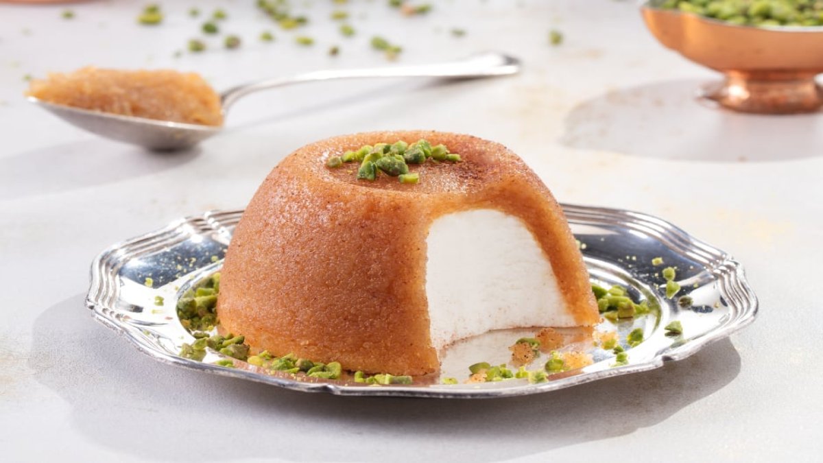 Dondurmalı irmik helvasının kıvamını tutturamayanlar... Mutlaka böyle deneyin! İşte kıvamında dondurmalı irmik helvası tarifi