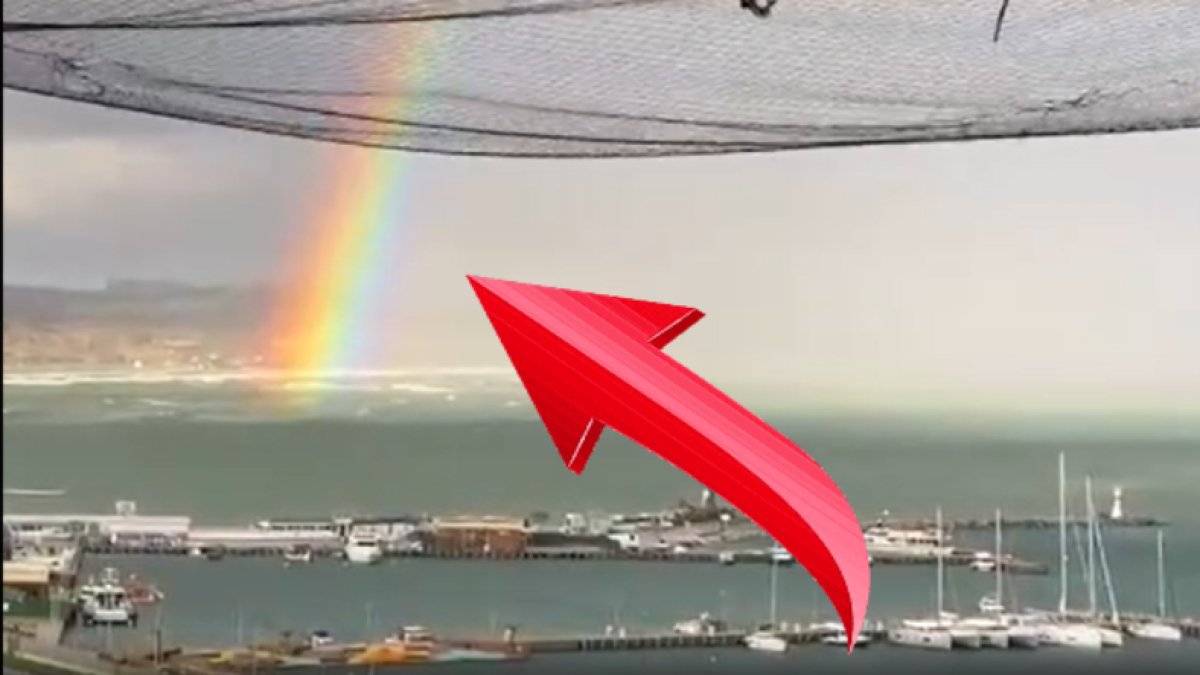 Yağmurun ardından gökyüzünde şölen oluştu! Denizde başlayıp gökyüzüne uzadı: Mest eden anlar kameralara böyle yansıdı