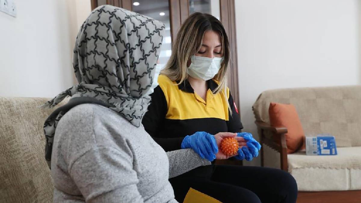 Merkezefendi Belediyesi evde bakım hizmetleri binlerce vatandaşa ulaştı